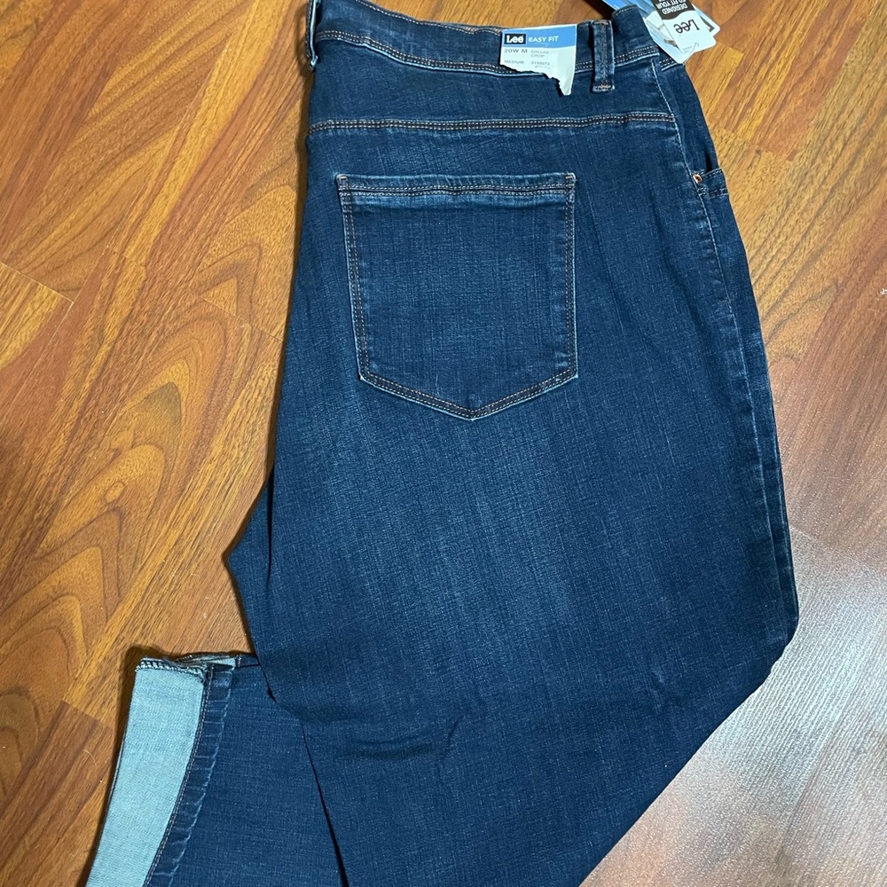 Brand new Lees Capris